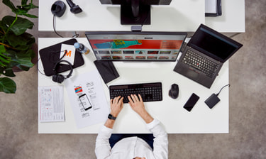 Tirocinante informatica sul posto di lavoro Tirocinante informatica sul posto di lavoro